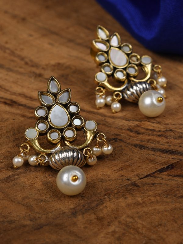 Presenting mother-of-pearl style two tone latest light weighted Designer Stud Earring.