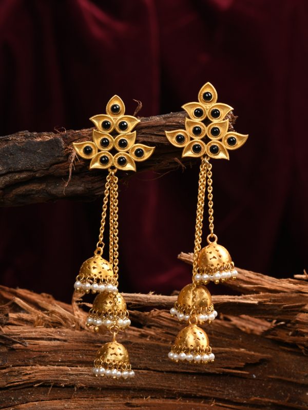 Fashionable Black onyx studded over paisley design ideal for party wear.