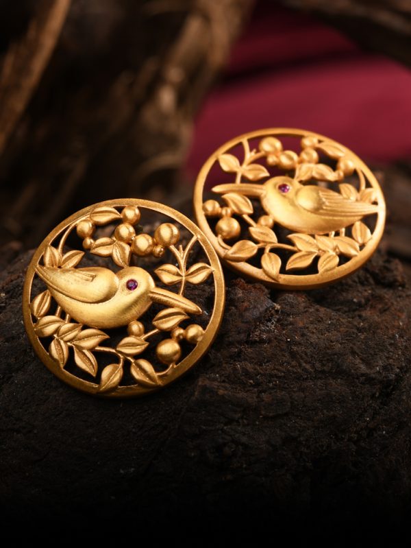 Wear  this bird themed designer pair of earring for your engagement and reception.