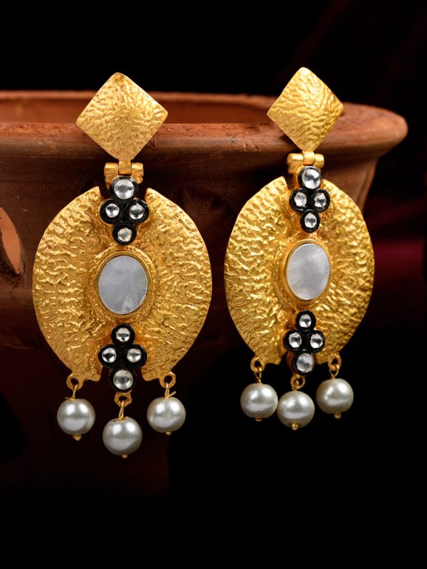 2-tone oval style polki made you sign across the room with pearl of dangle earring.