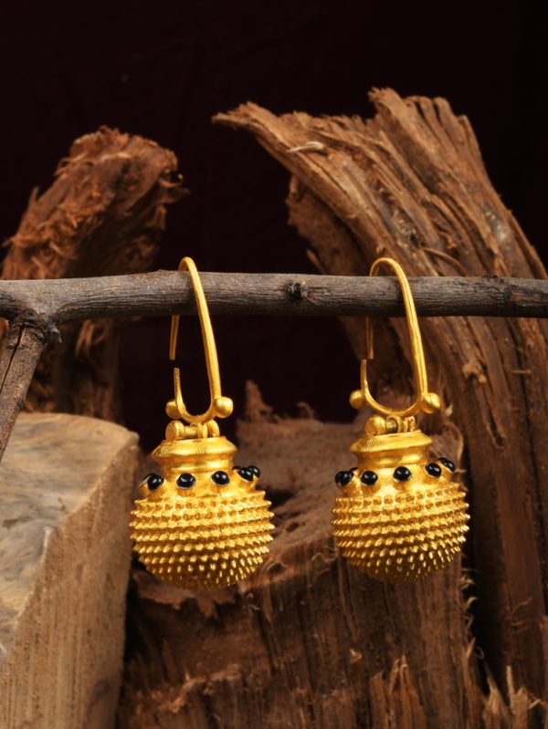 Golden shade with stunning black Onyx stone  must have in your collection