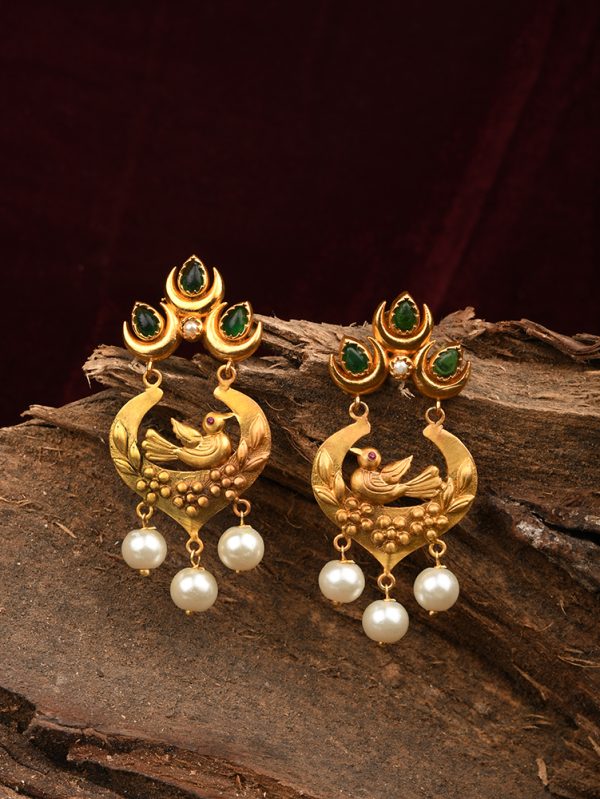 A Timeless design & the radius of gold plated make this earring Irresistible!