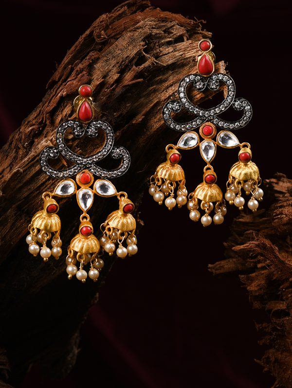 Earring is perfect blend of modernity & Indian craftsmanship.