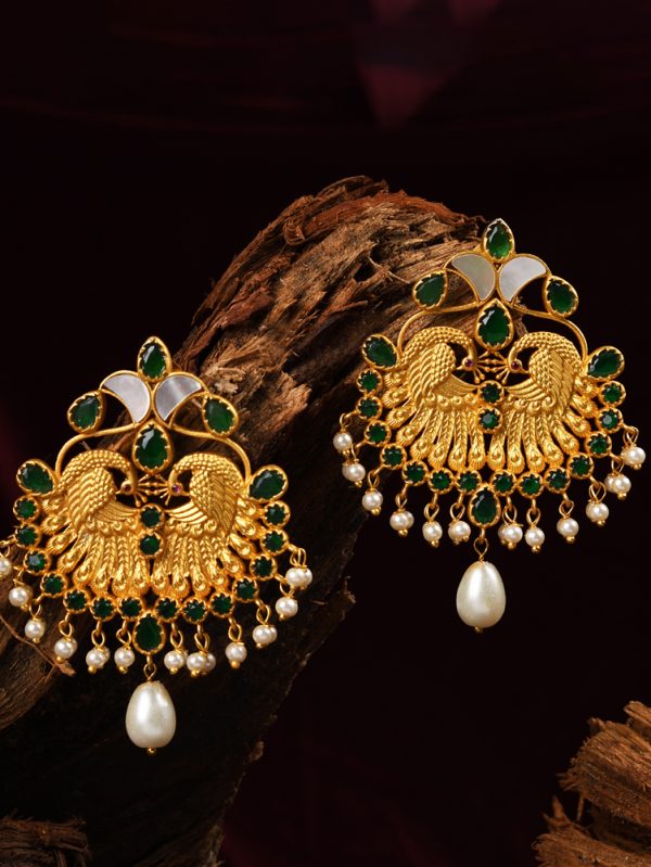 An Eclectic mix of Heritage and royal look comes with this pair of earring.