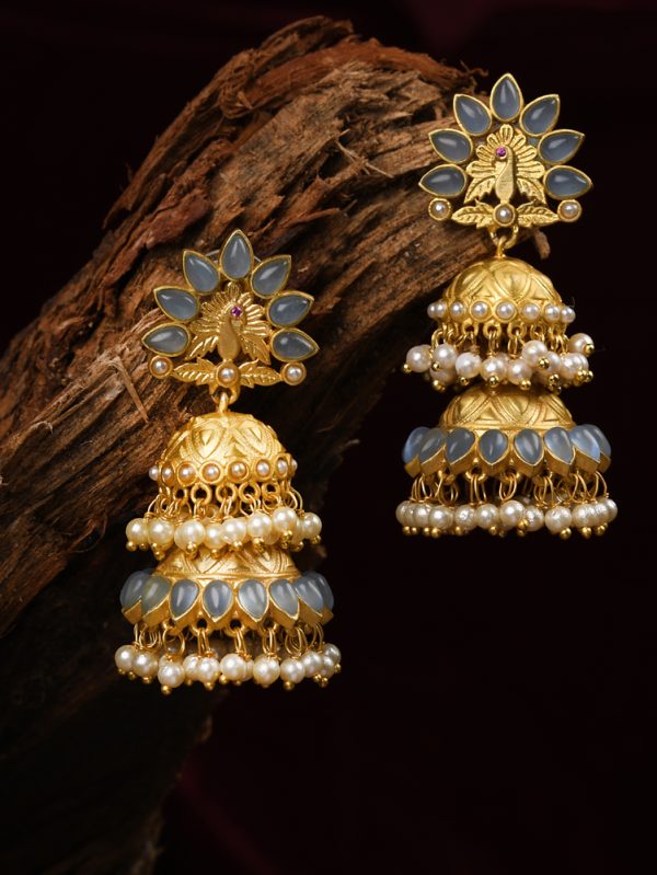 Let the royal virtue shines within you with this elegant layered jhumki earring.