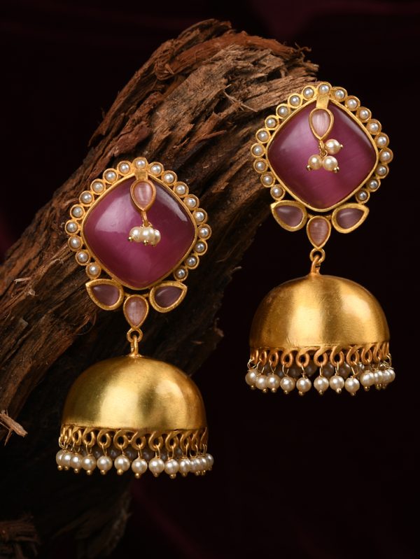 Earring Adds subtle elegance by wearing with pink moonstones and pearls.