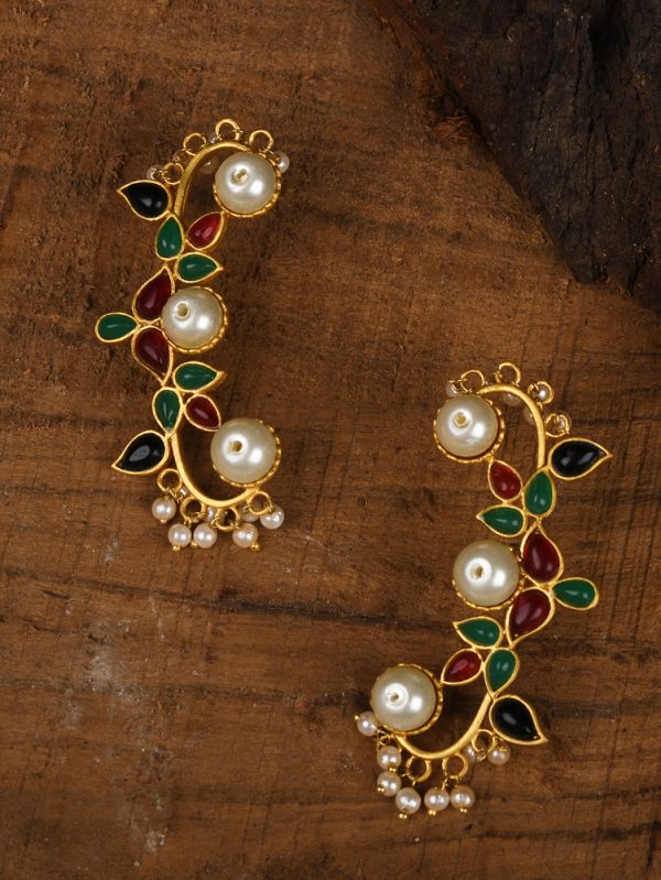 Bring out the beauty with this gorgeous ear cuff.
