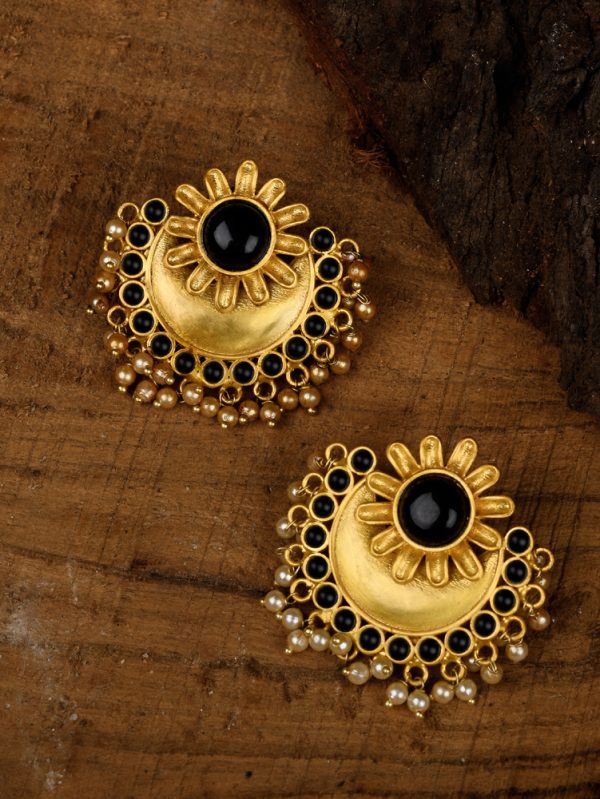Make a statement with these exquisite earrings set on gold plated with pearls and black Onyx.