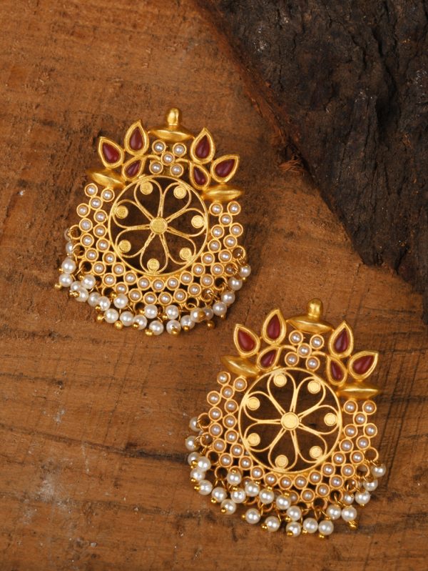 Exuisite Jewel piece are passed down the generations as legacy piece that reflects floral look.