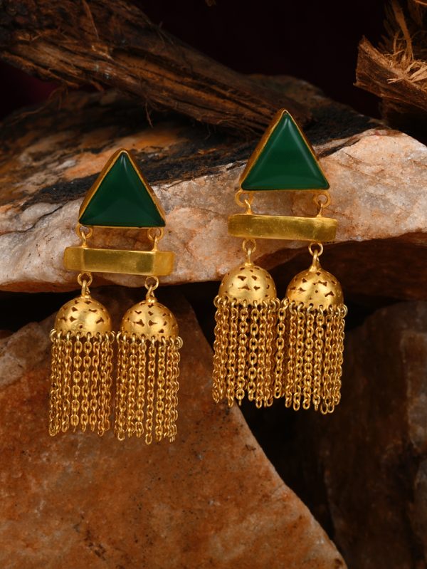 Earring depicts opulence in every way with excellent design.