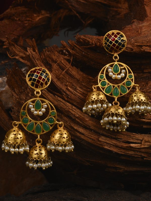 Adorned with stunning pearls & green colour stones ideal for spring summer look.