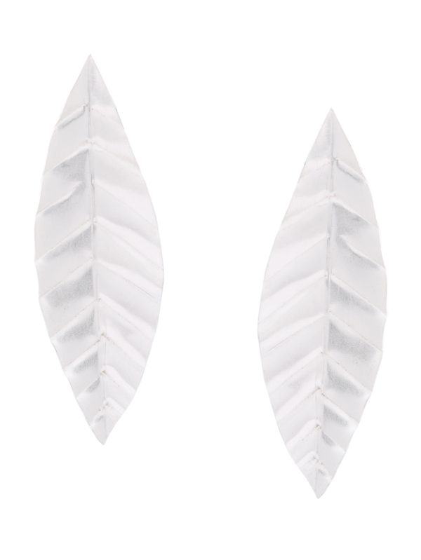 Trendy Earrings in Silver Plated leaf pattern.