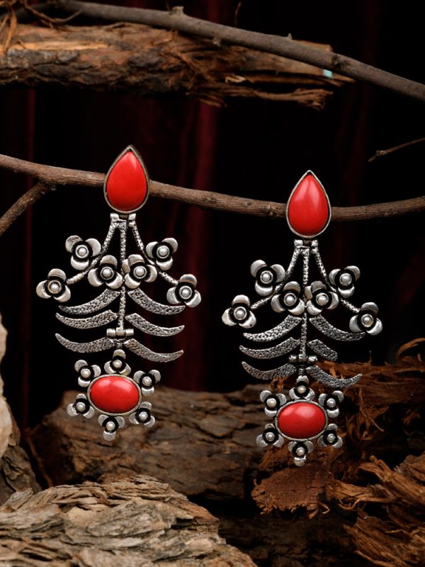 Dazzling look with Synthetic Moonga & Floral Pattern in Silver Oxidised.