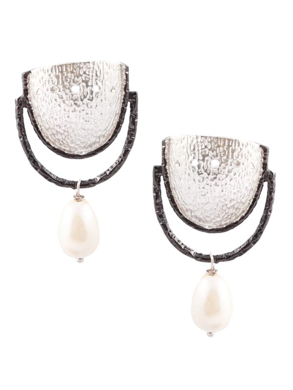 Two Tone Textured yet excellent finishe with Fresh Water Pearls drop.