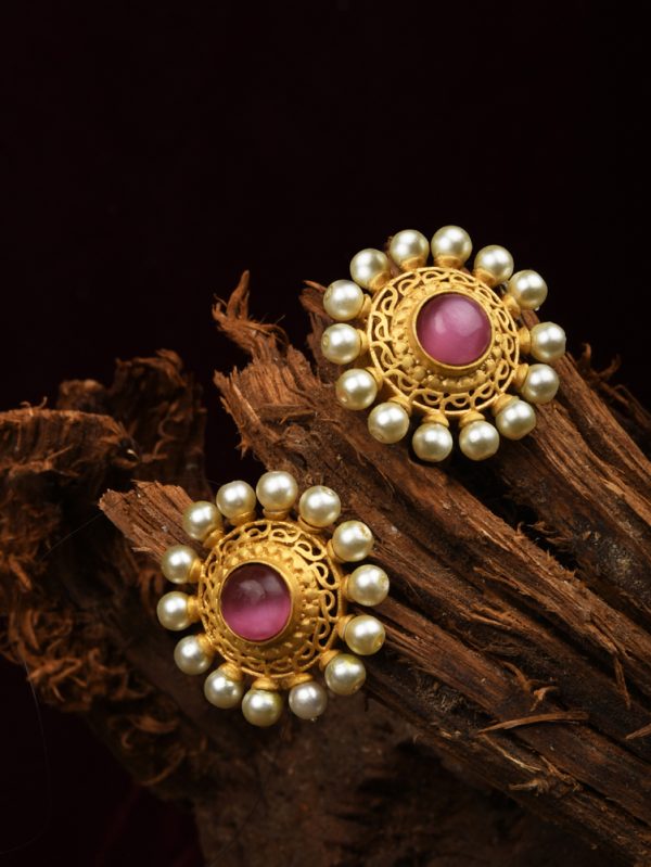 Finest craftsmanship with Textured Red Red look styd having Fresh water Pearls.