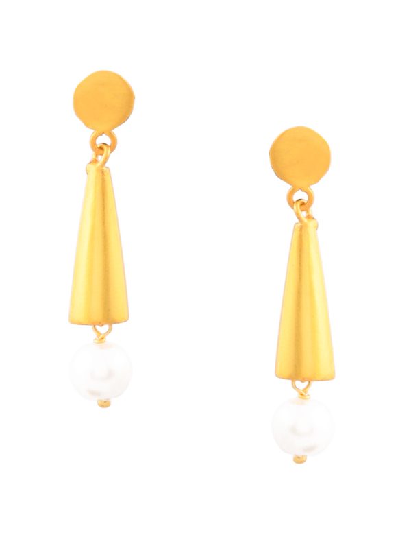 Fiercely Beautiful in Gold Plated Tunnel look with strining of pearl.