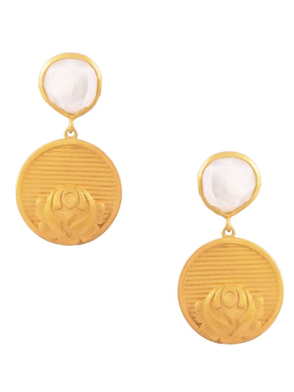 Brilliance Texture of Rose with white Stone in Gold Plated.