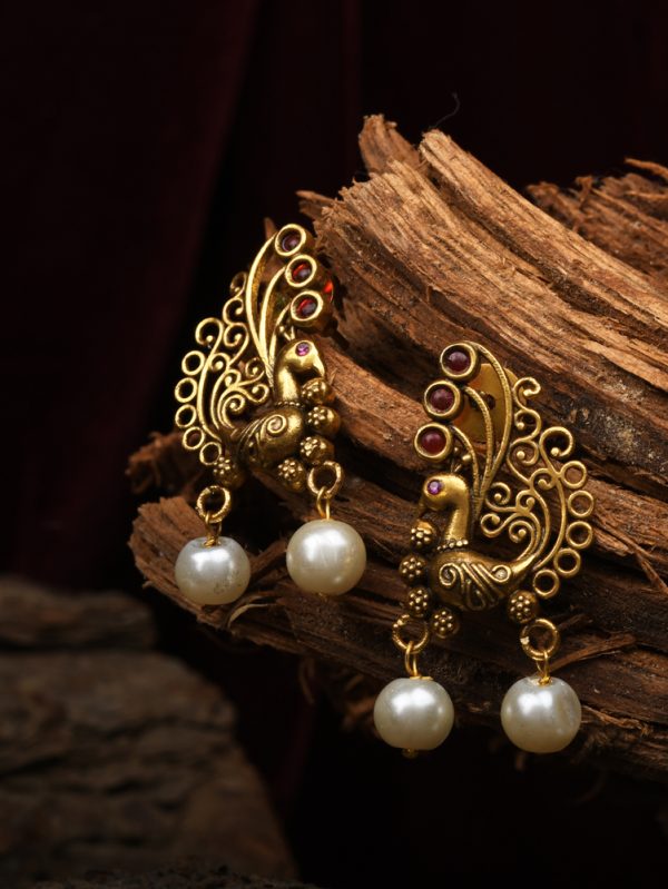 Exemplary piece of artistry and resplendent Peacock Theme with Red Stone.