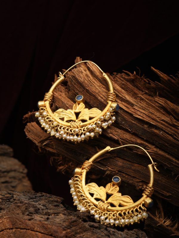 Blue Chalcy Stone regaling with Bali look in Gold Plated.