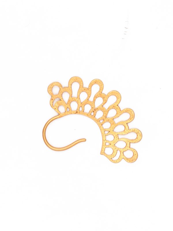 EARRCUFF IS FEATHER LOOK IN TEXTURE PATTERN