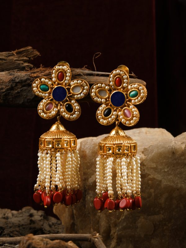 DELICATE PIECE OF FLORAL EARRINGS FROM A RICH COLLECTION BY JL