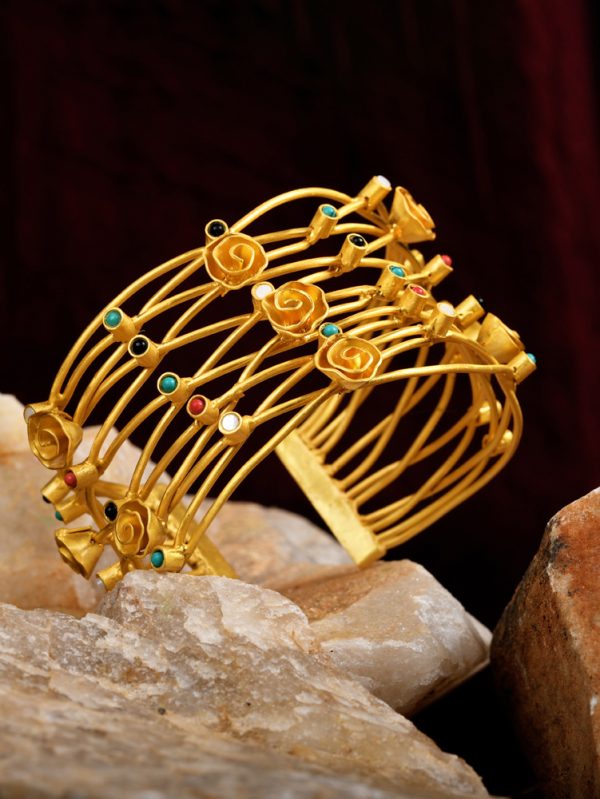 This captiviting piece is enhancing & make you feel Insanity to fall in Love.