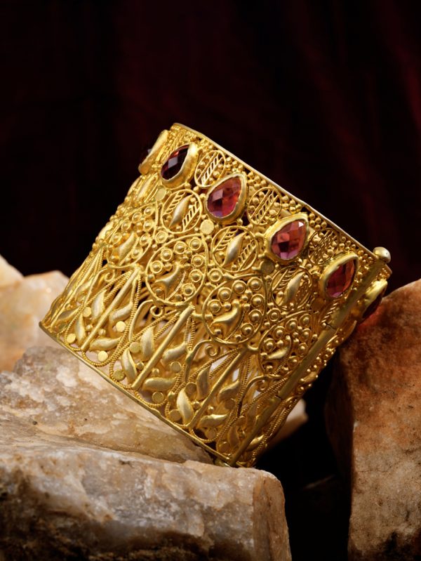 Kada is designed with Craftmanship & Brilliance as they go into Making.