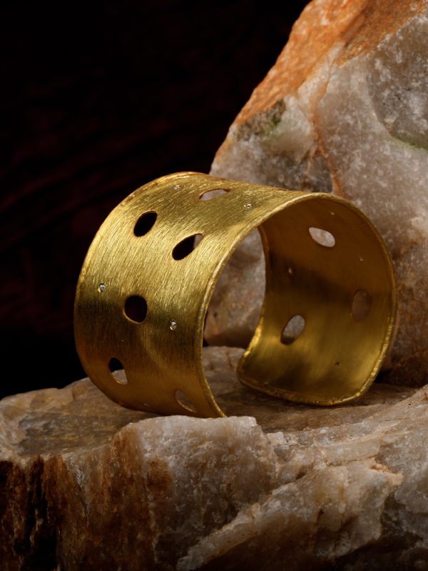 Special kada designed with Love, Light & Divinity.
