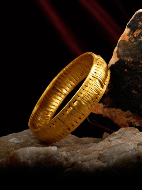 This Bangle speaks in 1000's ways ,when u out of words,go with this bangle.