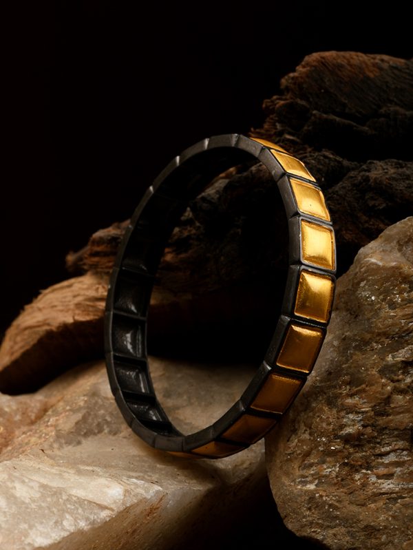 Vintage gold plated Textured Women stylish bangle.