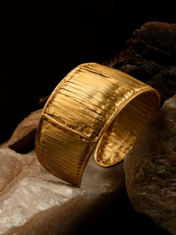 Vintage gold plated Textured Women stylish bangle.