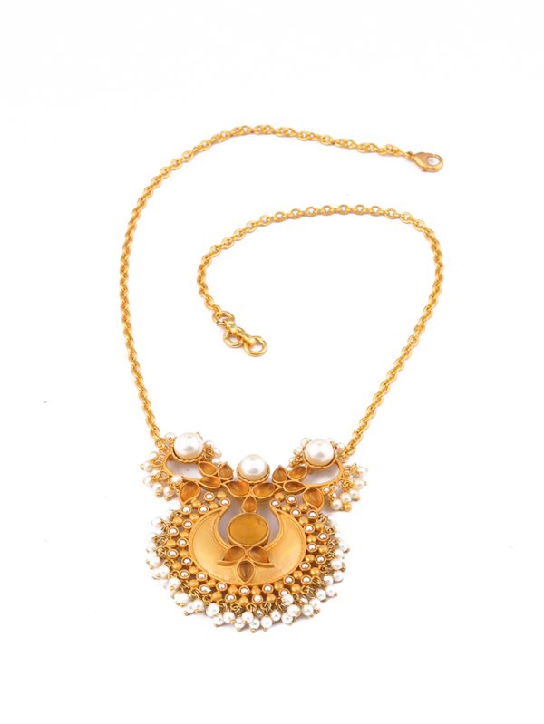 JAIPUR LANE'S ELEGANT NECKLINE IN MOON STYLE