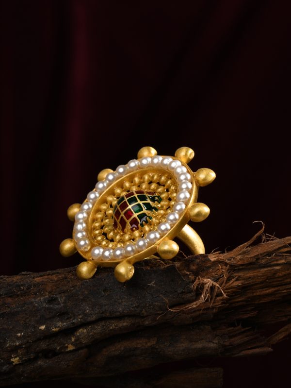 Meticulous ring handcrafted make it seamless connect of beauty.