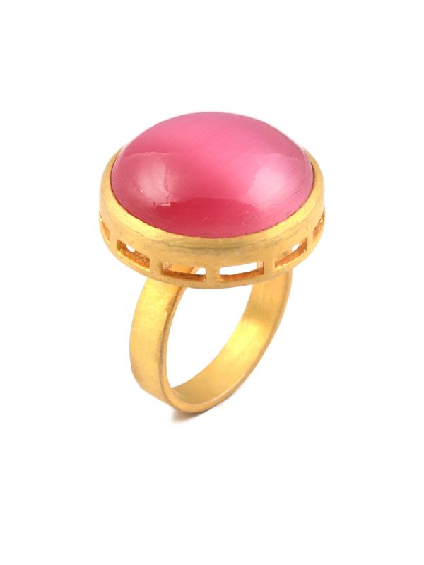 Shop this ring with perfect blend of regal artistocrasy of today's era.