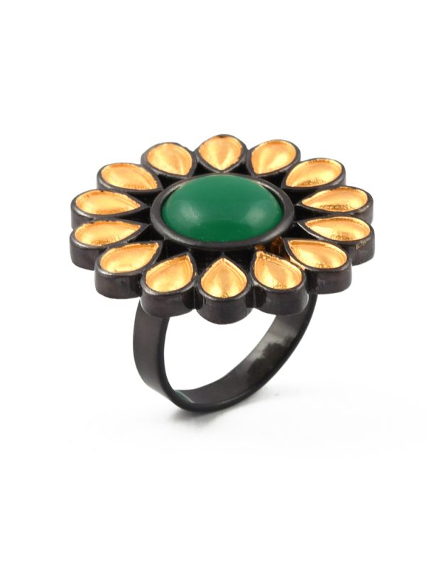 Medley of floral look & stone looks splendid design.